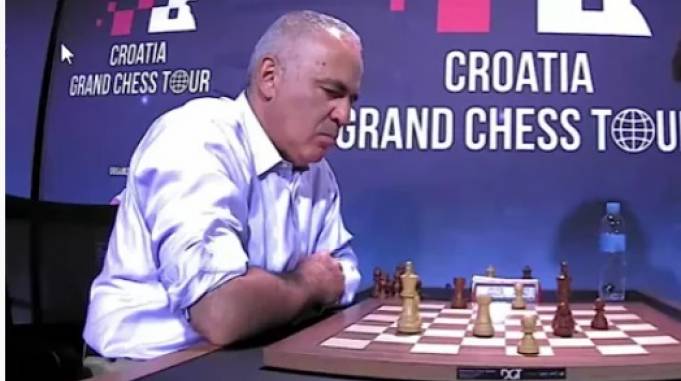 (VIDEO) KASPAROV MATIRAN U SAMO SEDAM POTEZA! Bivši svetski šampion u šahu dobio lekciju koju će pamtiti dok je živ!