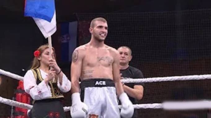 (VIDEO) BRUTALNO! VELJKO RAŽNATOVIĆ ZA MINUT I PO PATOSIRAO HRVATA: Kroše kakav se retko viđa, Mrvalj nije ustao!