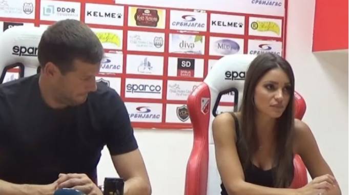 (VIDEO) I TATA BI SINE! LALATOVIĆ SE IZGUBIO U DEKOLTEU PR VOJVODINE! Nije mu za zameriti, ko bi mogao da njoj odoli!