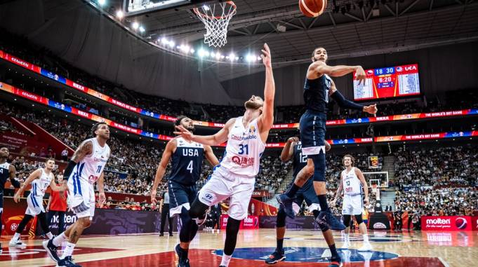 (VIDEO) AMERI, NIJE TO DOBRO! Dovoljno je za Češku, ali ne i za MOĆNE "ORLOVE"! Evo kako su Amerikanci otvorili Munfobasket!