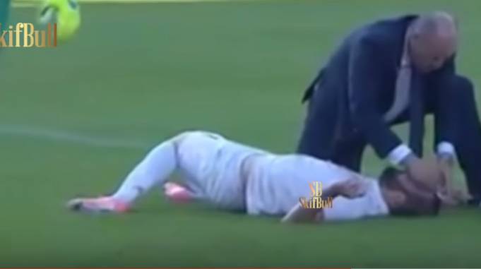 (VIDEO) ITALIJA NA NOGAMA, IGUAIN HITNO PREBAČEN U BOLNICU, dobio žestok udarac u glavu, nastavio da igra, A ONDA MU JE POZLILO…